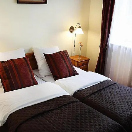 Отель Przy Oslej Bramie - Zamek Ksiaz Валбжих