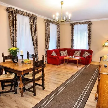 Отель Przy Oslej Bramie - Zamek Ksiaz Валбжих