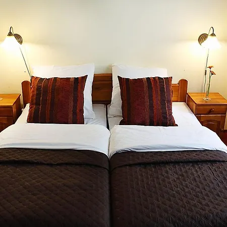 Отель Przy Oslej Bramie - Zamek Ksiaz Валбжих