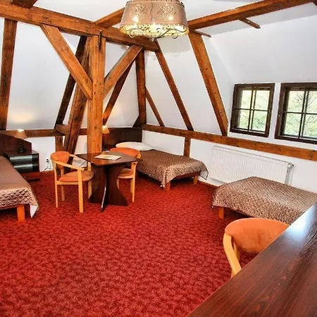 Przy Oslej Bramie - Zamek Ksiaz Отель Валбжих