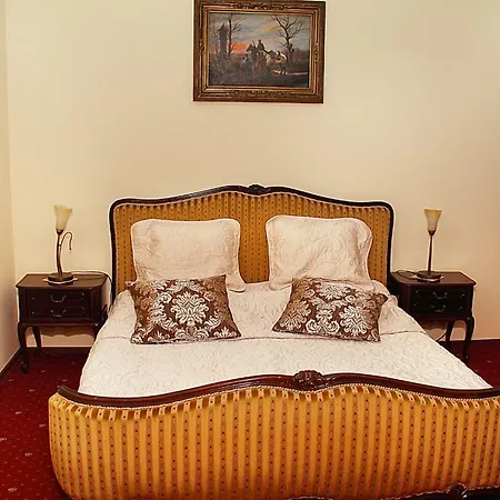 Przy Oslej Bramie - Zamek Ksiaz Отель Валбжих