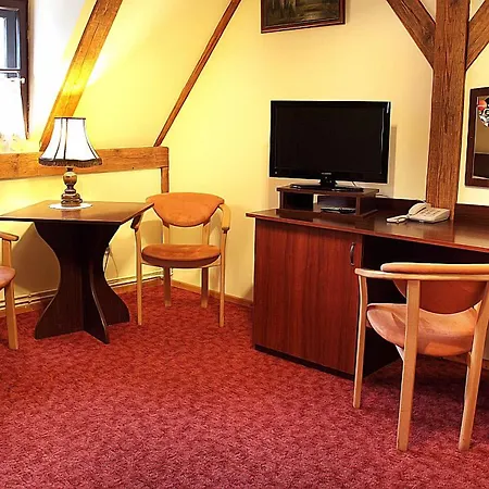 Przy Oslej Bramie - Zamek Ksiaz Отель