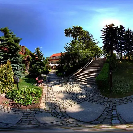 Отель Przy Oslej Bramie - Zamek Ksiaz Валбжих