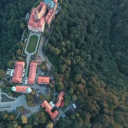 Отель Przy Oslej Bramie - Zamek Ksiaz Валбжих