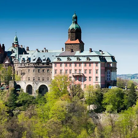 Przy Oslej Bramie - Zamek Ksiaz Отель Валбжих