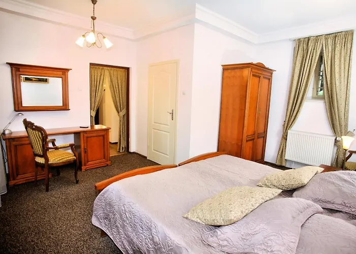 Przy Oslej Bramie - Zamek Ksiaz Отель Валбжих